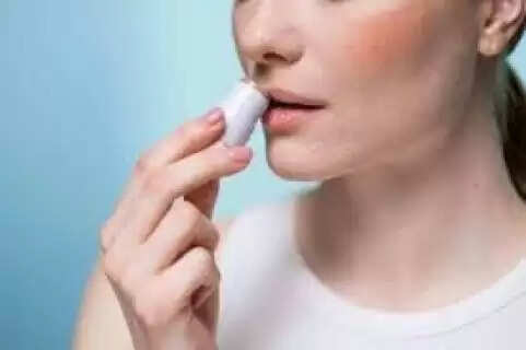 Natural Home Remedies to Cure Dry Lips This Winter Season