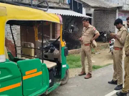 Ambedkar Nagar Accident: Overloaded Auto-Rickshaw Carrying 14 Pilgrims Overturns, 12 Injured