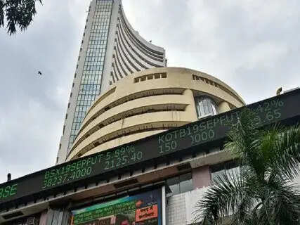 Stock market crashes on the first day of the week, these shares fall sharply