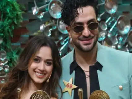 Aly Goni and Jannat Zubair Lift the Trophy After Defeating Karan Kundrra and Elvish Yadav