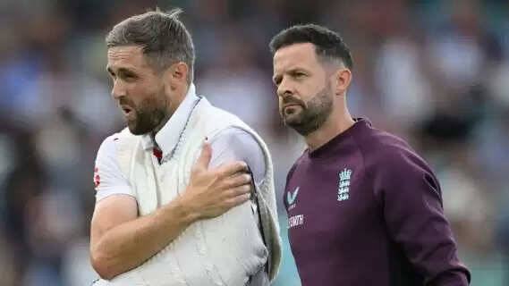 Woakes' Ashes Comeback Halted by Suspected Shoulder Dislocation, Doubtful for 5th Test